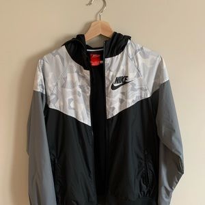 Nike windbreaker zip up kids size XL